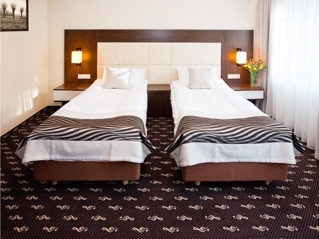 Hotel Fryderyk Nysa Phòng bức ảnh
